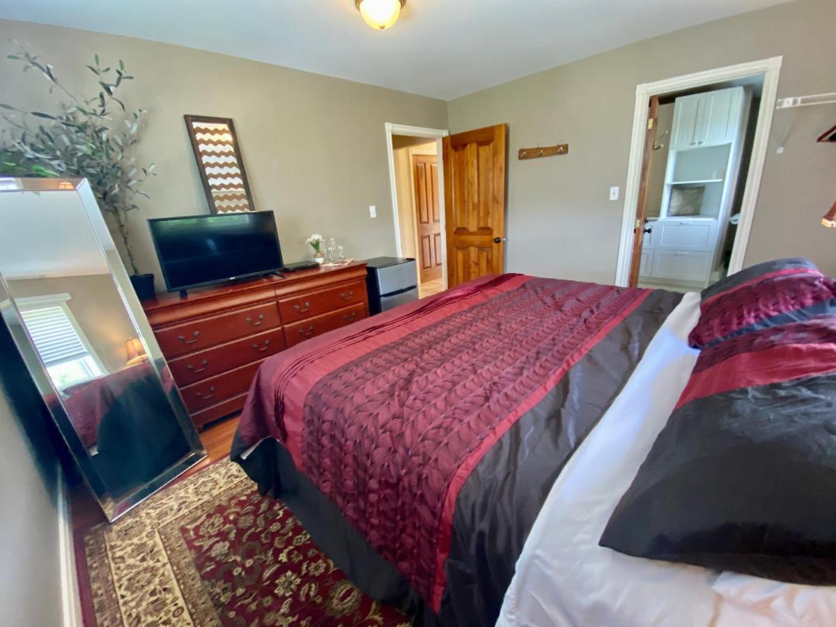 The Glen Huron Inn Duntroon ภายนอก รูปภาพ