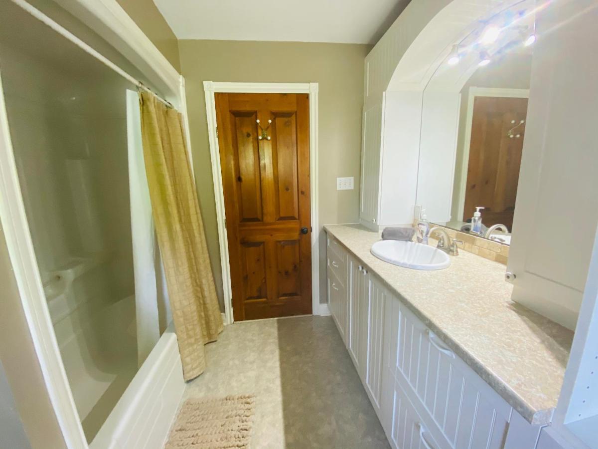 The Glen Huron Inn Duntroon ภายนอก รูปภาพ